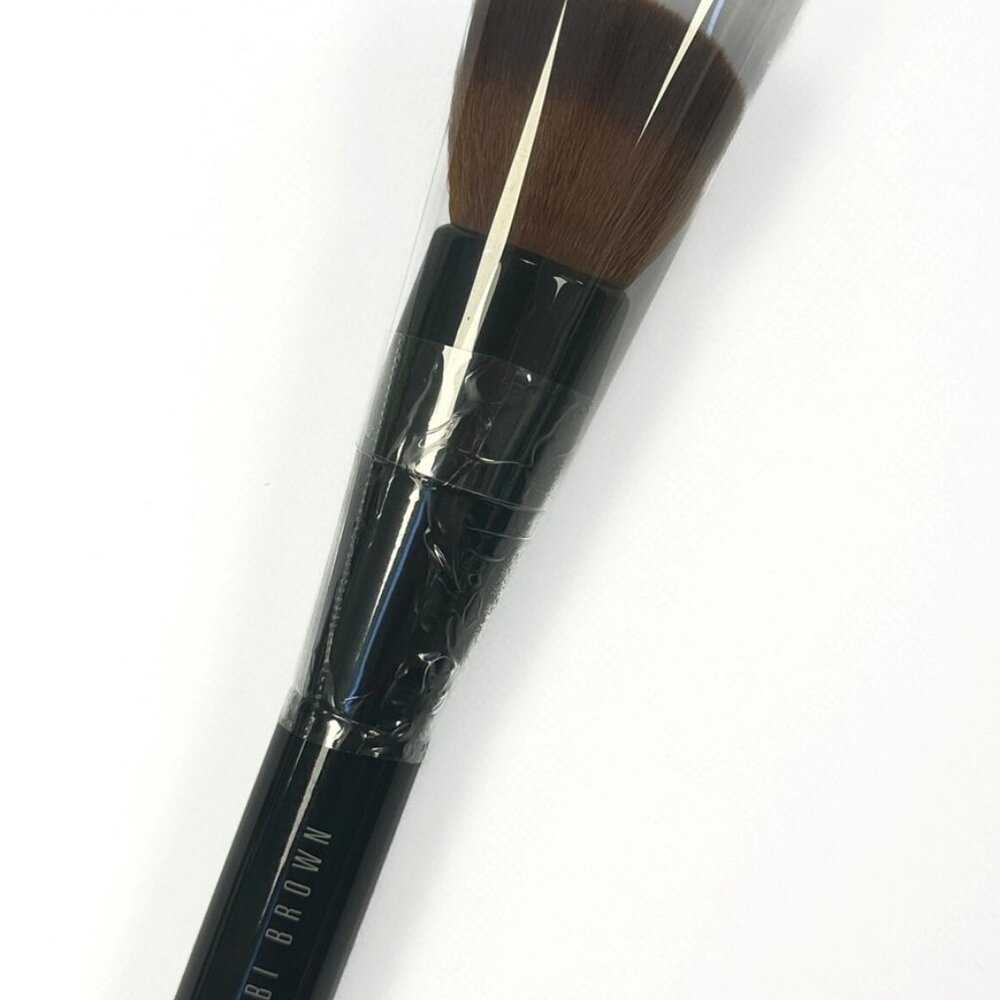 Bobbi Brown Full Coverage Face Brush TRAVEL SIZE